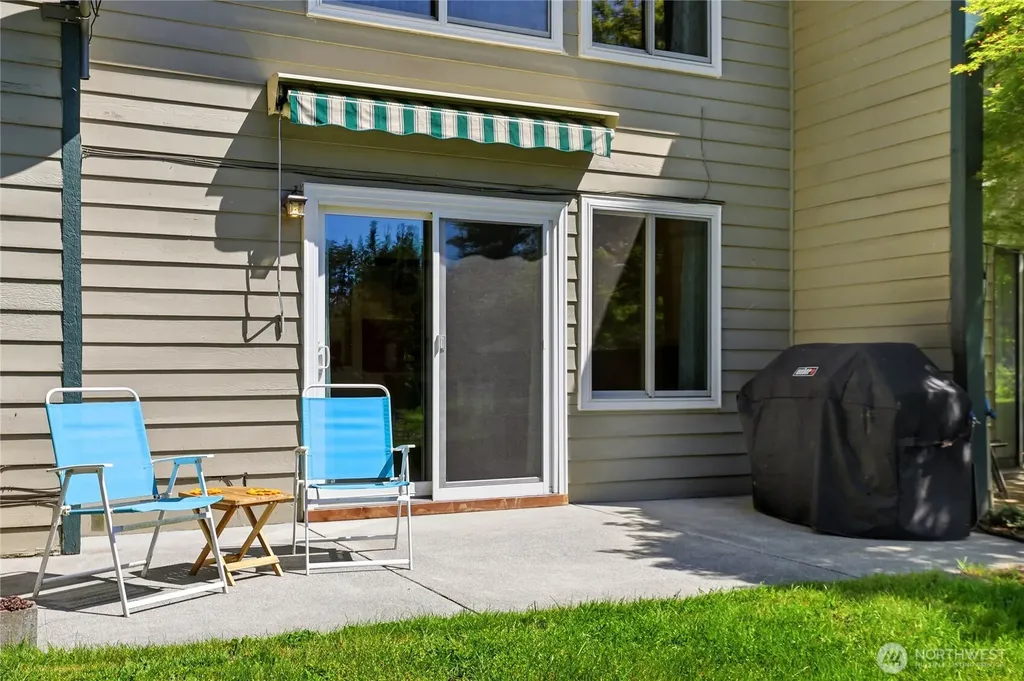 1041 Ihland Place NE Bainbridge Island WA 98110