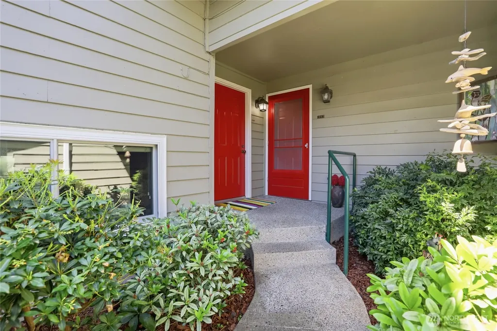 1041 Ihland Place NE Bainbridge Island WA 98110