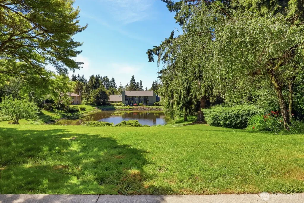 1041 Ihland Place NE Bainbridge Island WA 98110