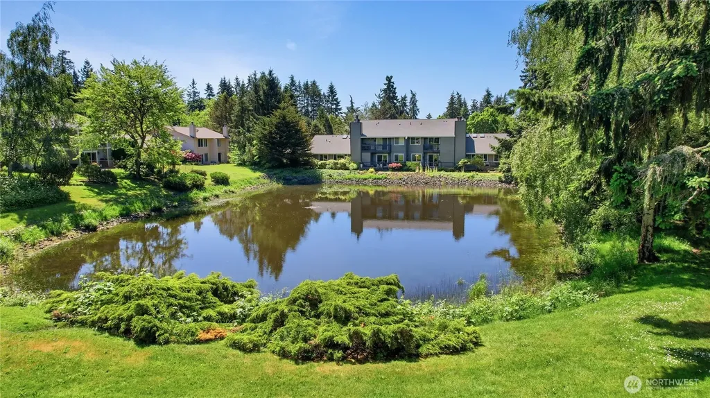 1041 Ihland Place NE Bainbridge Island WA 98110