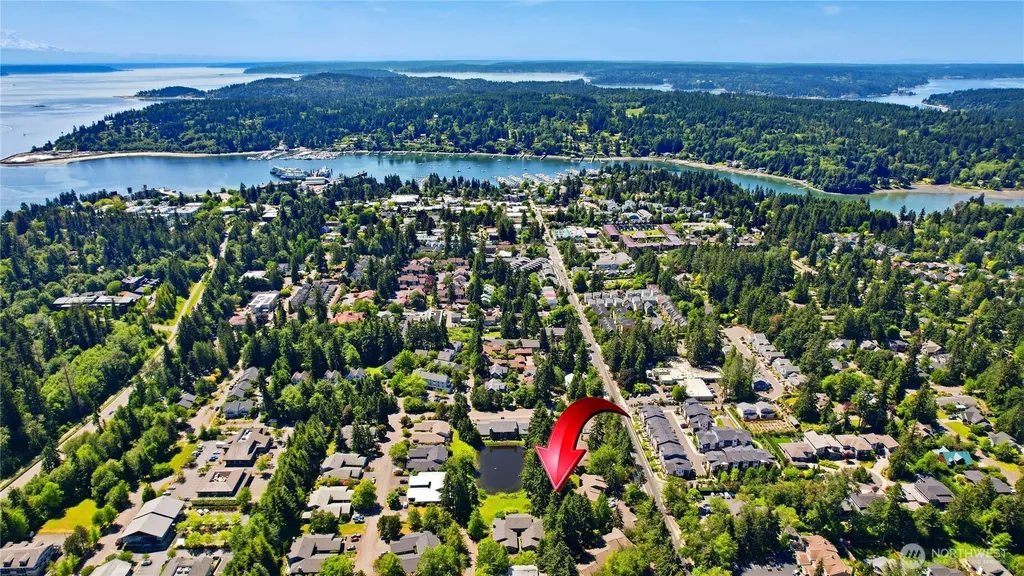 1041 Ihland Place NE Bainbridge Island WA 98110