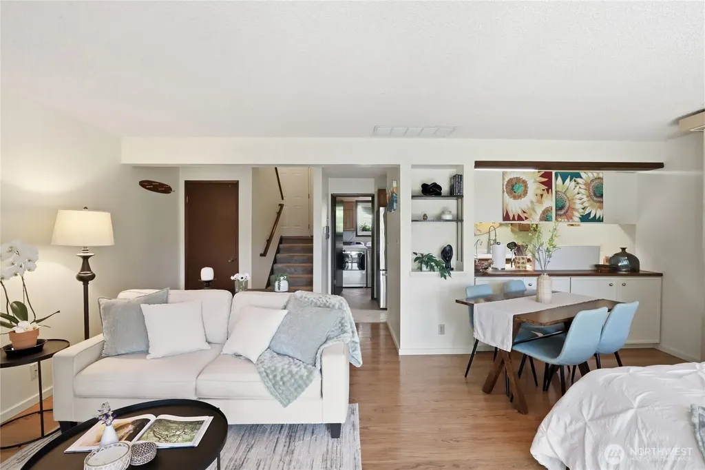 1041 Ihland Place NE Bainbridge Island WA 98110