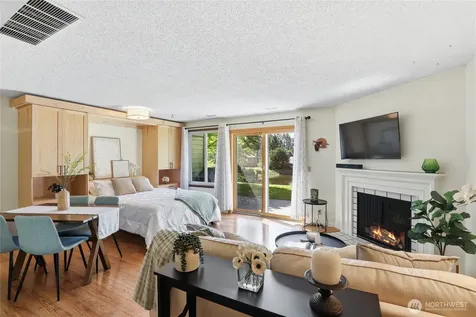 1041 Ihland Place NE Bainbridge Island WA 98110