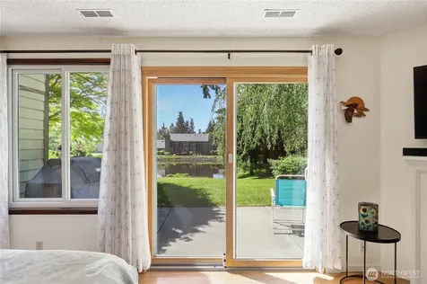 1041 Ihland Place NE Bainbridge Island WA 98110