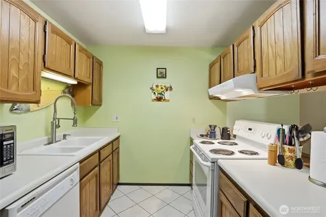 1041 Ihland Place NE Bainbridge Island WA 98110