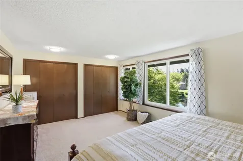 1041 Ihland Place NE Bainbridge Island WA 98110