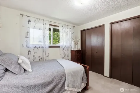 1041 Ihland Place NE Bainbridge Island WA 98110