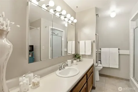 1041 Ihland Place NE Bainbridge Island WA 98110
