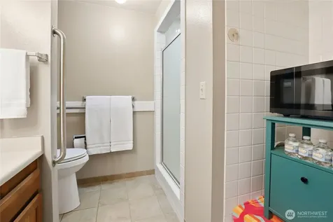 1041 Ihland Place NE Bainbridge Island WA 98110