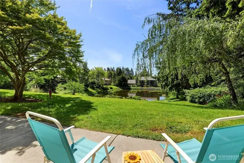 1041 Ihland Place NE Bainbridge Island WA 98110