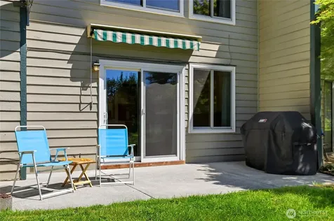 1041 Ihland Place NE Bainbridge Island WA 98110