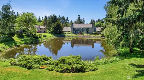 1041 Ihland Place NE Bainbridge Island WA 98110