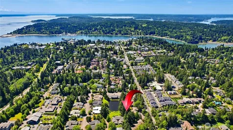 1041 Ihland Place NE Bainbridge Island WA 98110