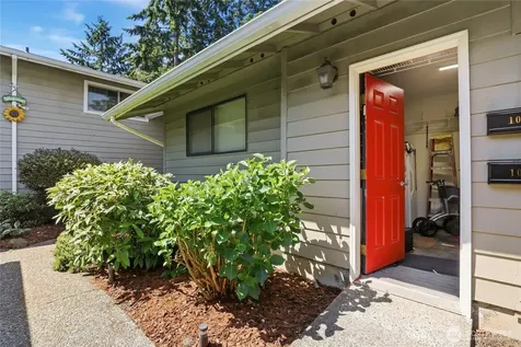 1041 Ihland Place NE Bainbridge Island WA 98110