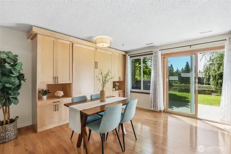 1041 Ihland Place NE Bainbridge Island WA 98110