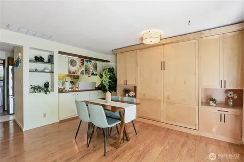 1041 Ihland Place NE Bainbridge Island WA 98110