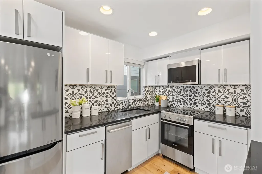 7007 Alonzo Avenue NW Seattle WA 98117