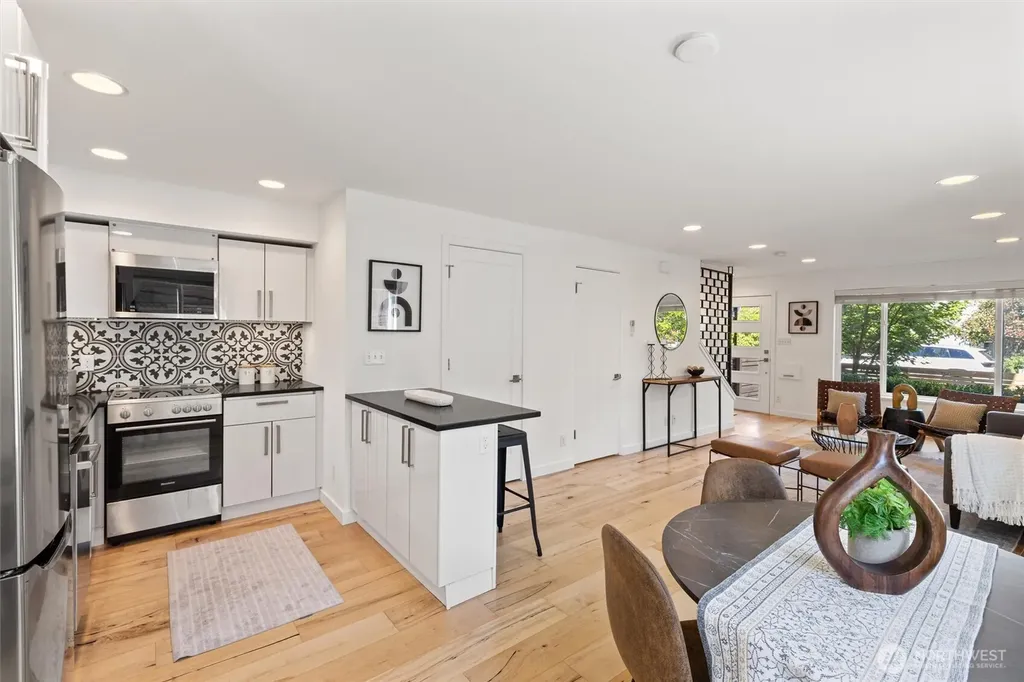 7007 Alonzo Avenue NW Seattle WA 98117