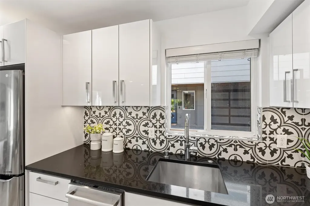 7007 Alonzo Avenue NW Seattle WA 98117