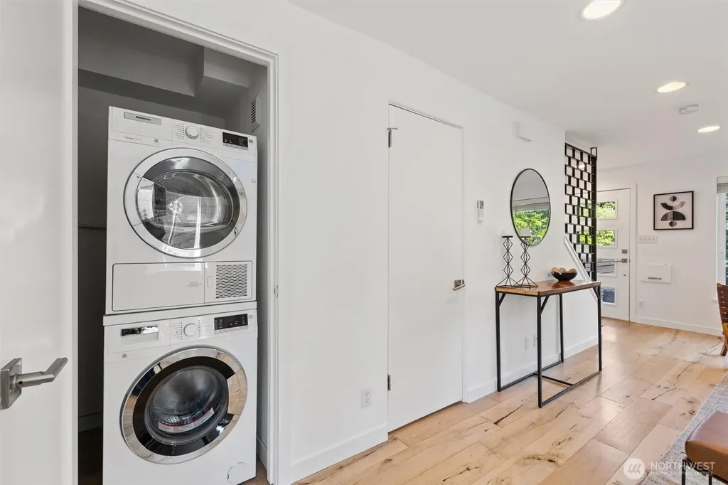 7007 Alonzo Avenue NW Seattle WA 98117