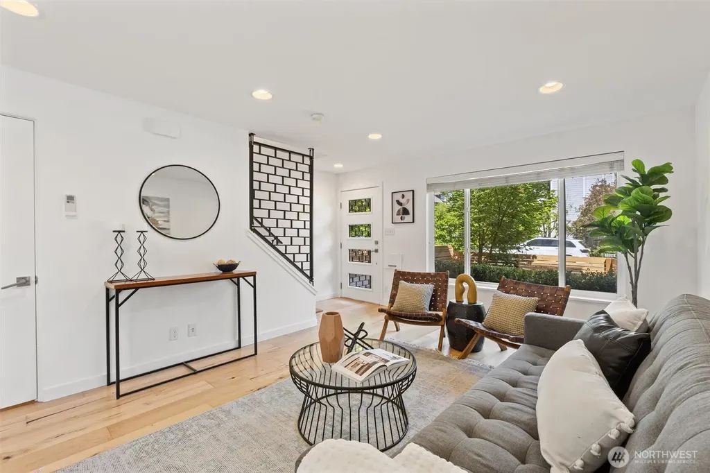 7007 Alonzo Avenue NW Seattle WA 98117