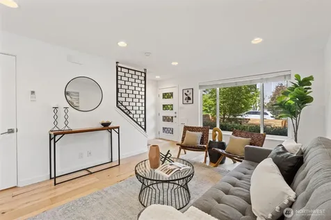 7007 Alonzo Avenue NW Seattle WA 98117