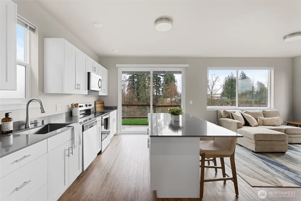1884 Front Street Lynden WA 98264