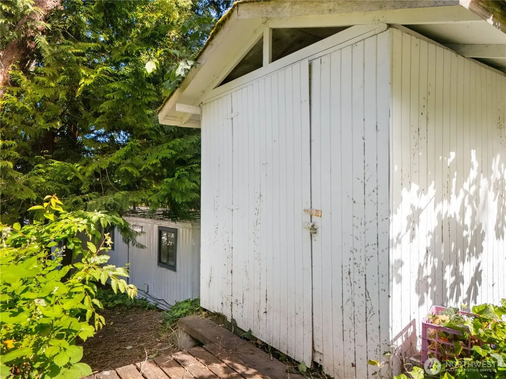 18745 1st Avenue NE Suquamish WA 98392