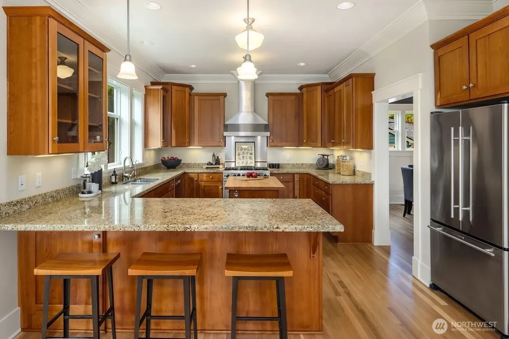 5113 47th Avenue NE Seattle WA 98105