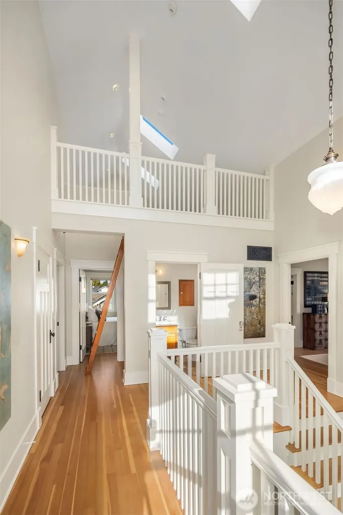 5113 47th Avenue NE Seattle WA 98105