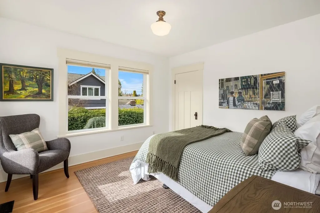 5113 47th Avenue NE Seattle WA 98105
