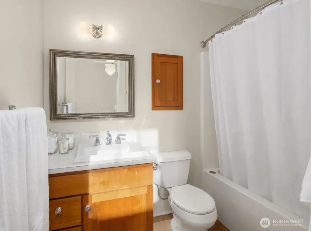 5113 47th Avenue NE Seattle WA 98105