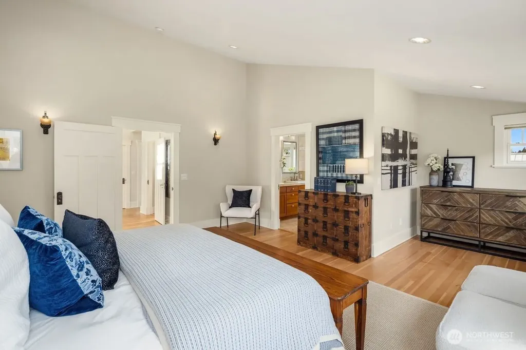 5113 47th Avenue NE Seattle WA 98105
