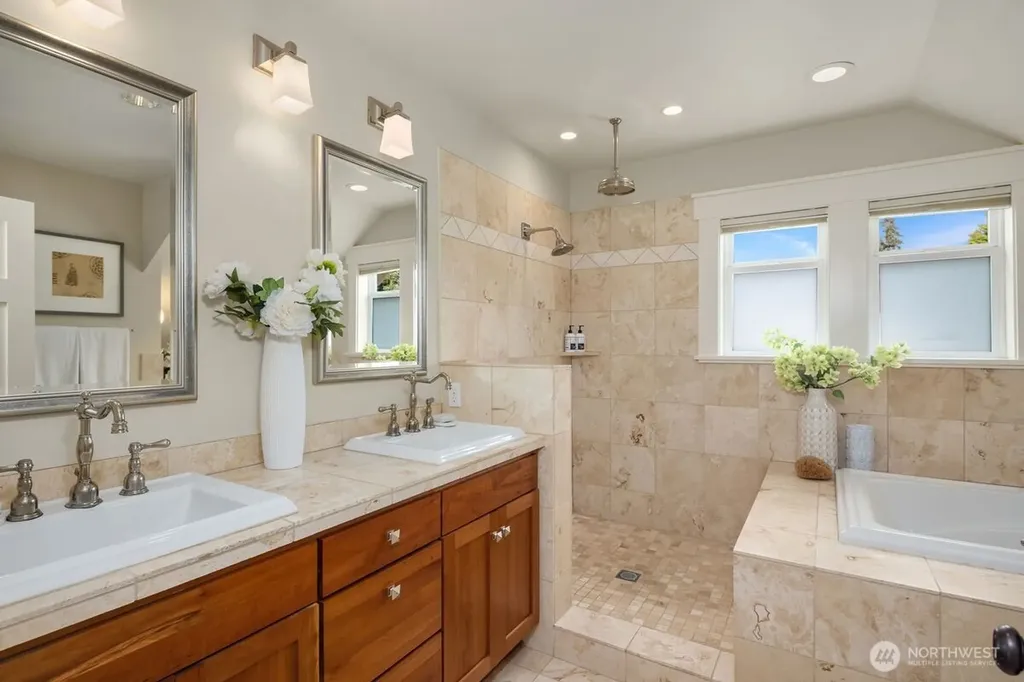 5113 47th Avenue NE Seattle WA 98105