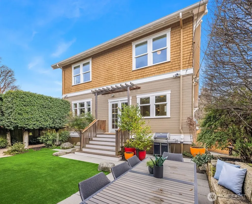 5113 47th Avenue NE Seattle WA 98105
