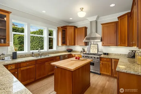 5113 47th Avenue NE Seattle WA 98105