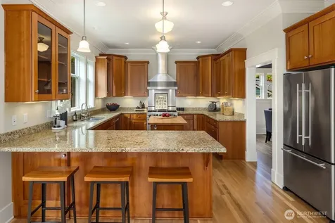 5113 47th Avenue NE Seattle WA 98105