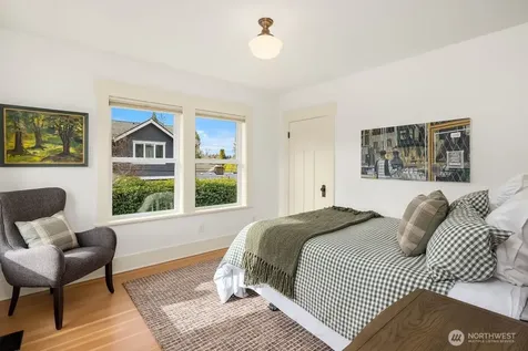 5113 47th Avenue NE Seattle WA 98105