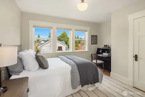 5113 47th Avenue NE Seattle WA 98105