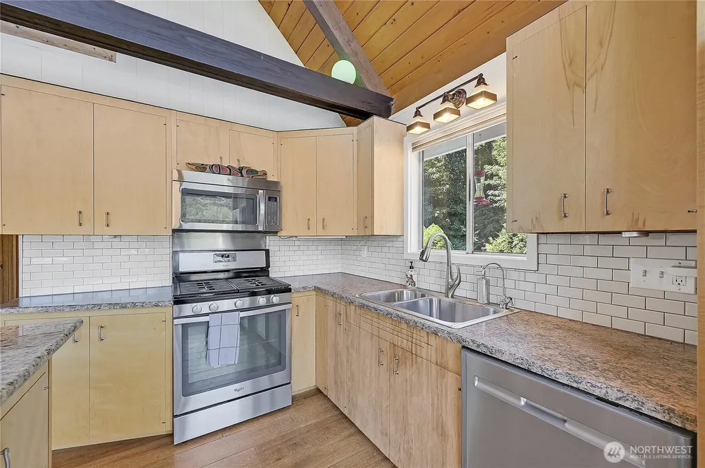 3280 Dabob Road Quilcene WA 98376