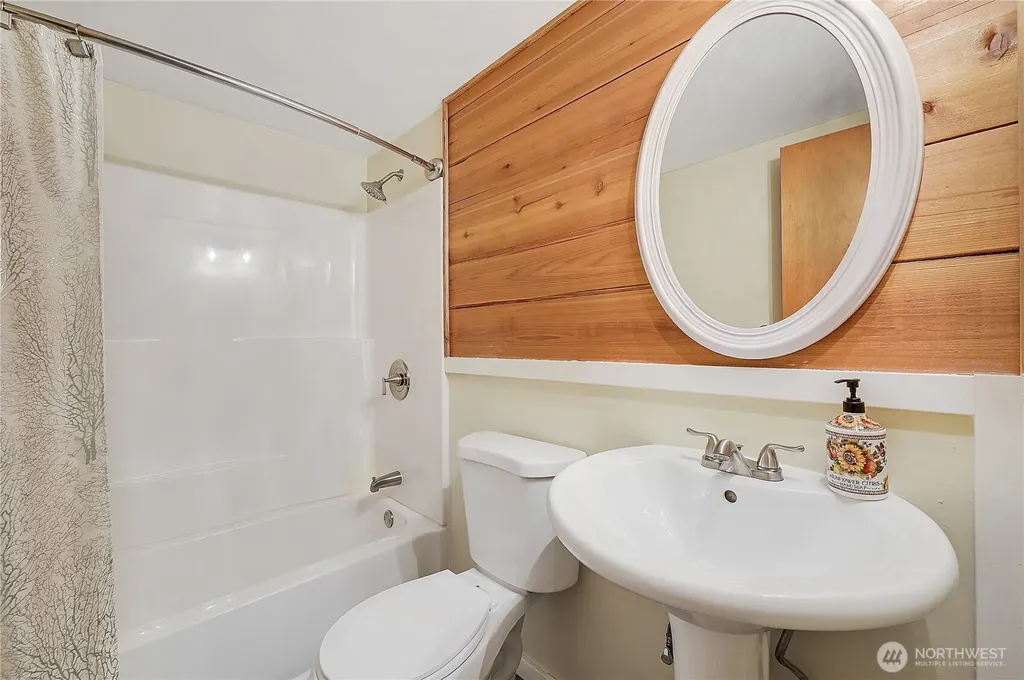 3280 Dabob Road Quilcene WA 98376