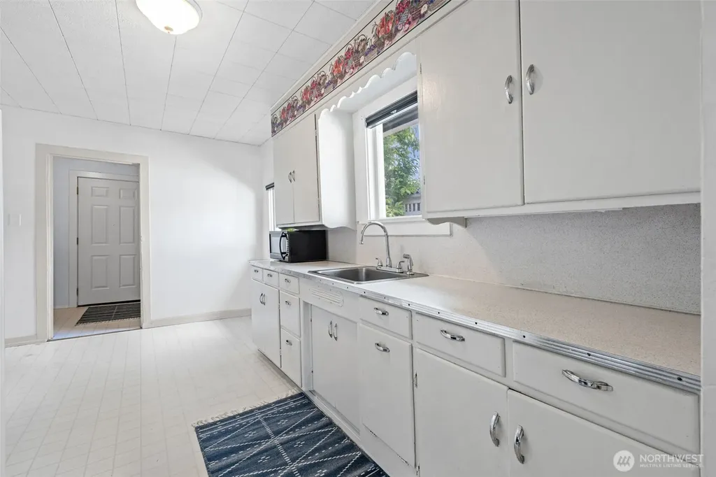 706 3rd Street SW Puyallup WA 98371