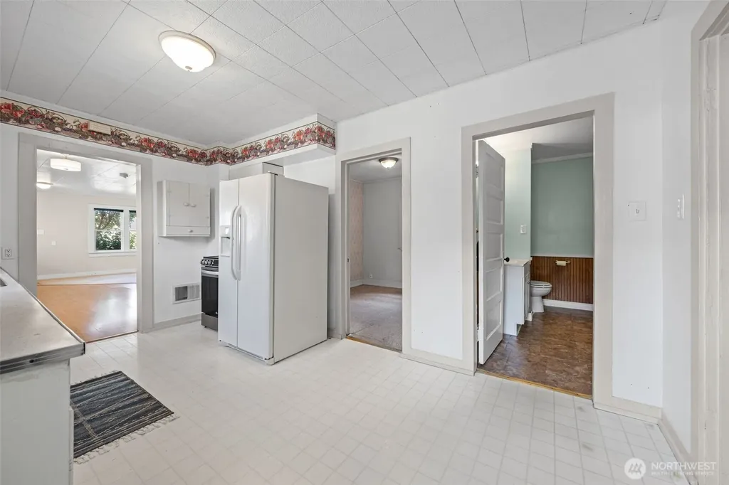 706 3rd Street SW Puyallup WA 98371