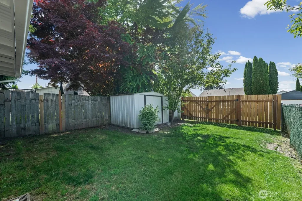 706 3rd Street SW Puyallup WA 98371