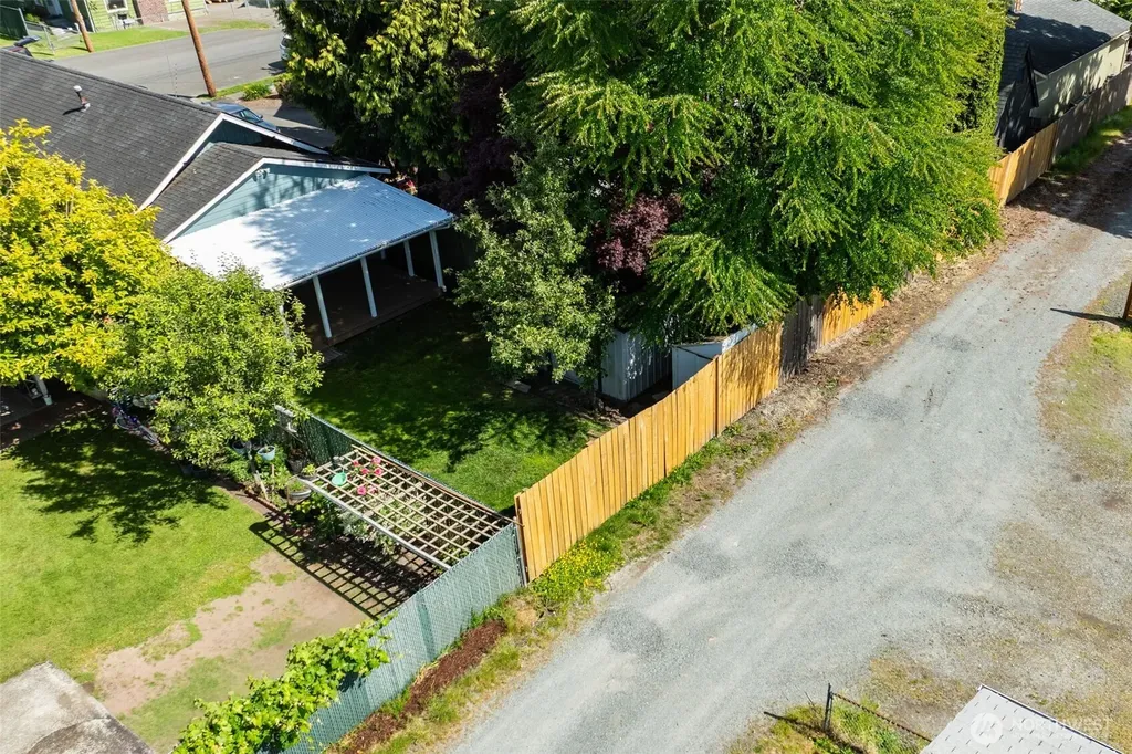 706 3rd Street SW Puyallup WA 98371
