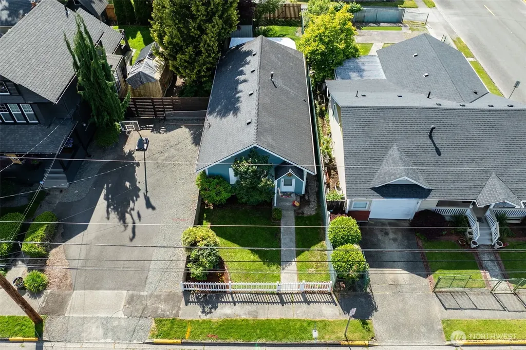 706 3rd Street SW Puyallup WA 98371