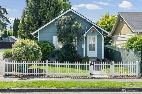 706 3rd Street SW Puyallup WA 98371