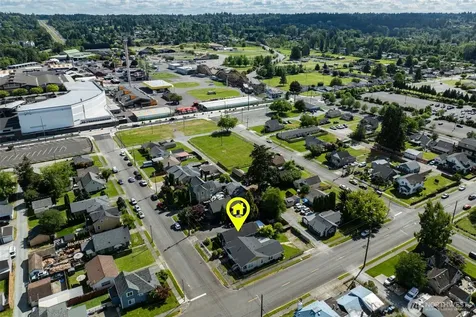 706 3rd Street SW Puyallup WA 98371