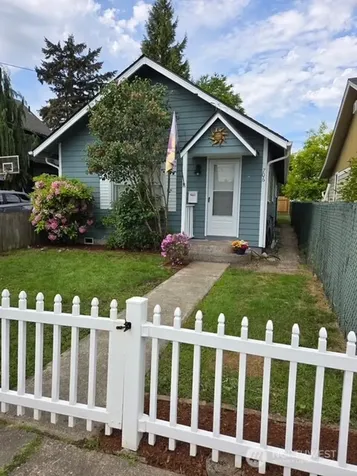 706 3rd Street SW Puyallup WA 98371