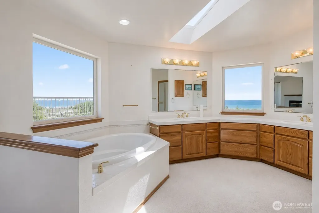 544 Chinook Avenue SE Ocean Shores WA 98569